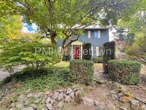 Building Photo - 702 SW 6th Ct