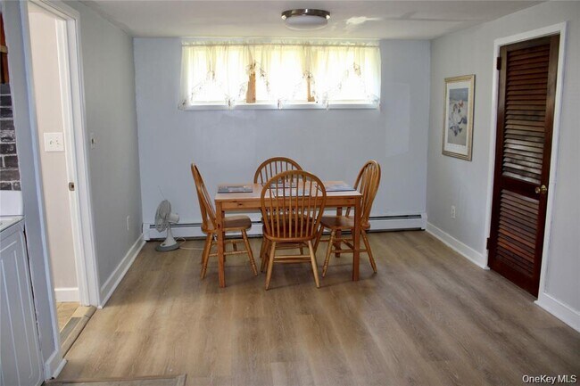 Foto del edificio - 24 Chestnut Ln