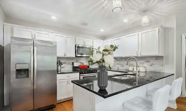 Foto del edificio - 2424 Lyndale Ave S