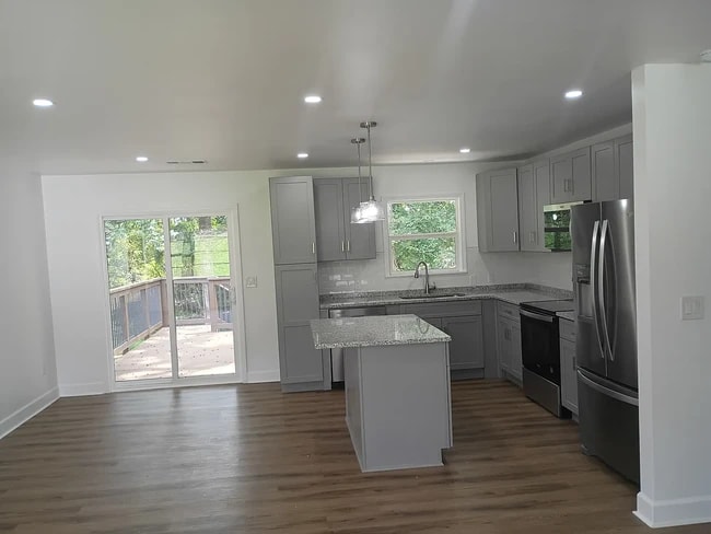 Building Photo - 731 N Price Rd