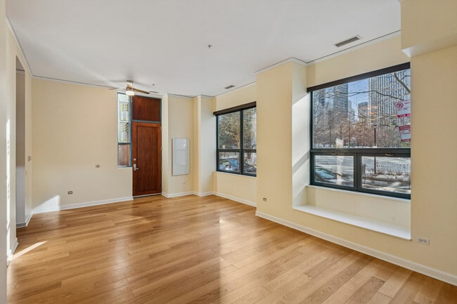 Building Photo - 201 N Westshore Dr