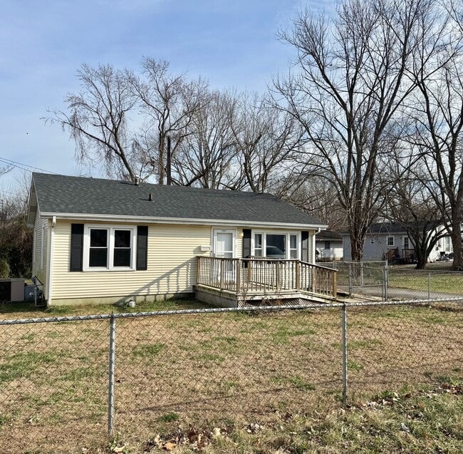 Building Photo - *Walking Distance to the Neighborhood Walmart*