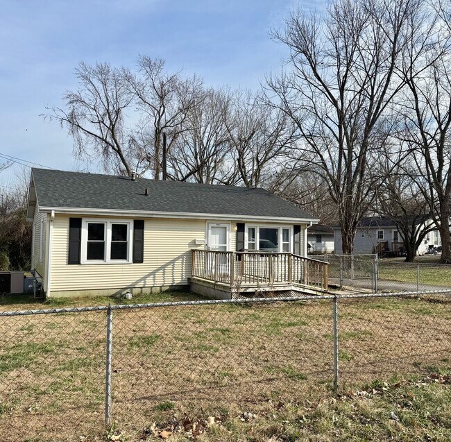 Foto del edificio - *Walking Distance to the Neighborhood Walmart*