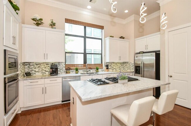 Building Photo - 4725 Banning Dr