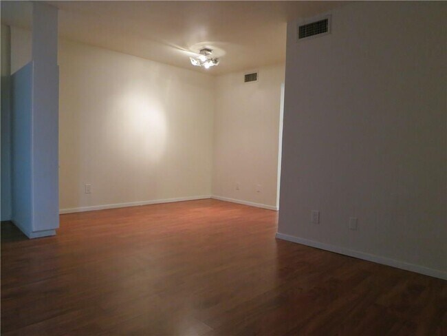 Building Photo - 4107 Avondale Ave