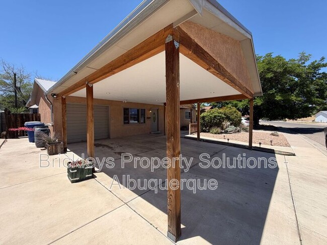 Building Photo - 337 Glorieta St NE