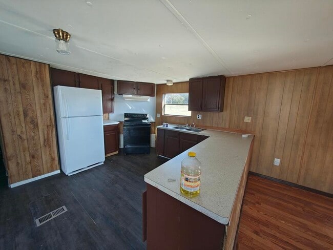 Building Photo - 133 Private Rd 3376G