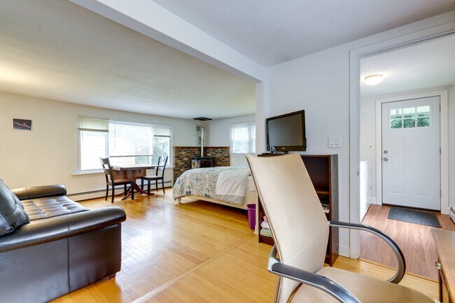 Foto del edificio - 44 Lakewood Dr