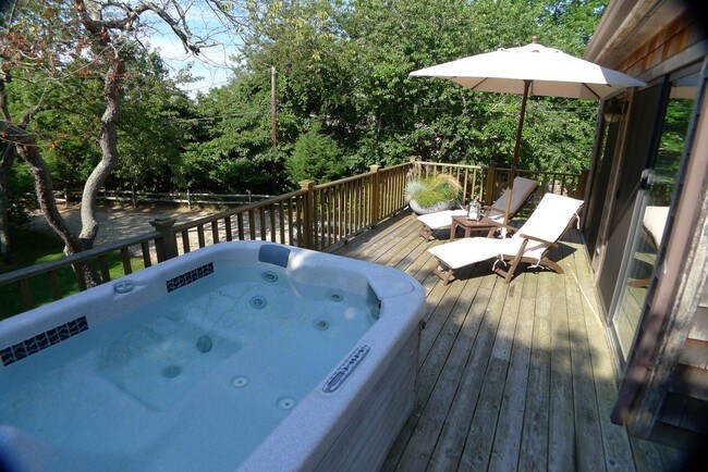 Foto del edificio - 268 Fresh Pond Rd