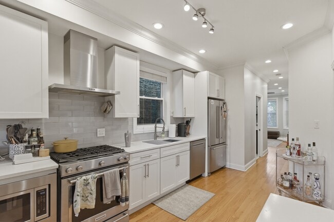 Foto del edificio - 1444 W Diversey Pkwy