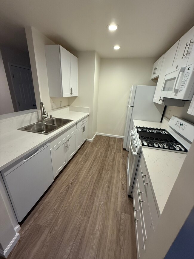 Building Photo - Grande Vista Apartments