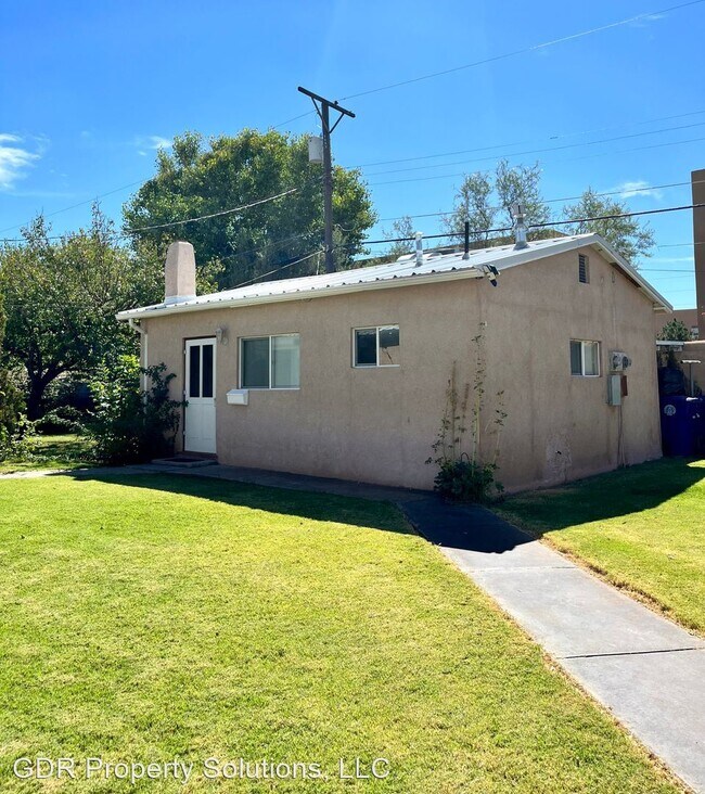 Foto del edificio - Studio, 1 bath House - 2440 1/2 Rose Ave. ...