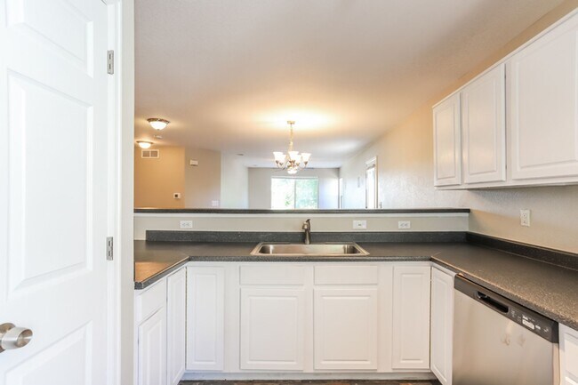 Building Photo - Charming 3bd/2ba Single-Level Home with Spacious Yard - FREE iPad or 55” TV if moved in by 5/15!