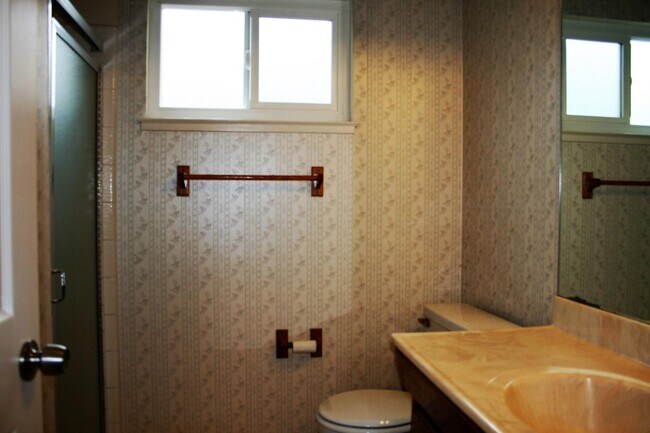 Foto del edificio - 1766 Bethany Ave