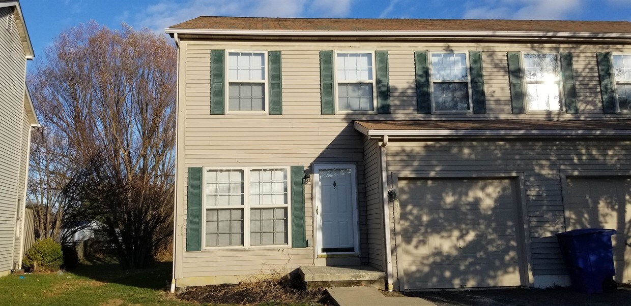 491493 Applegate Ln, Delaware, OH 43015 Townhome Rentals in Delaware