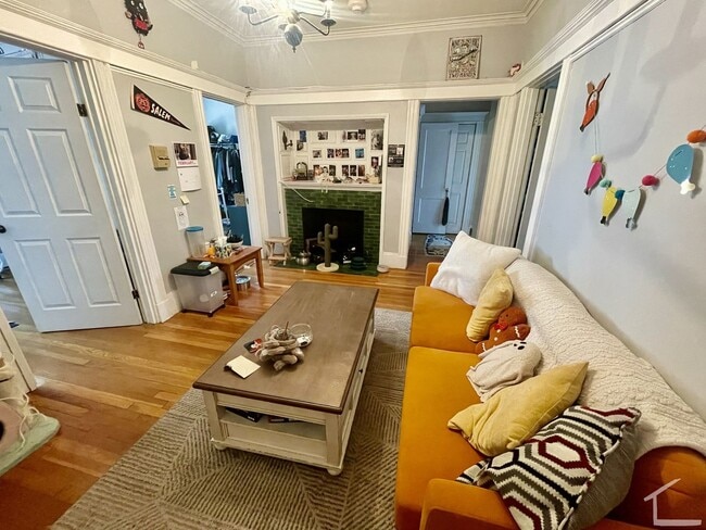 Awesome 3 bed 1 bath in Allston - Awesome 3 bed 1 bath in Allston Apartment