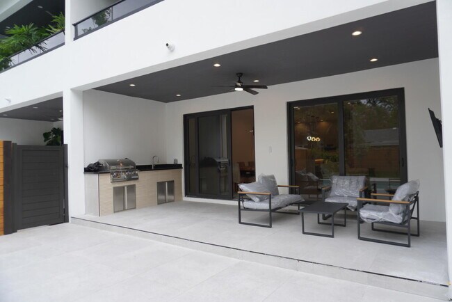 Foto del edificio - 828 SW 16th St