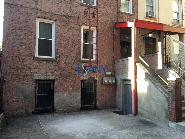 Foto del edificio - 2333 Arthur Ave