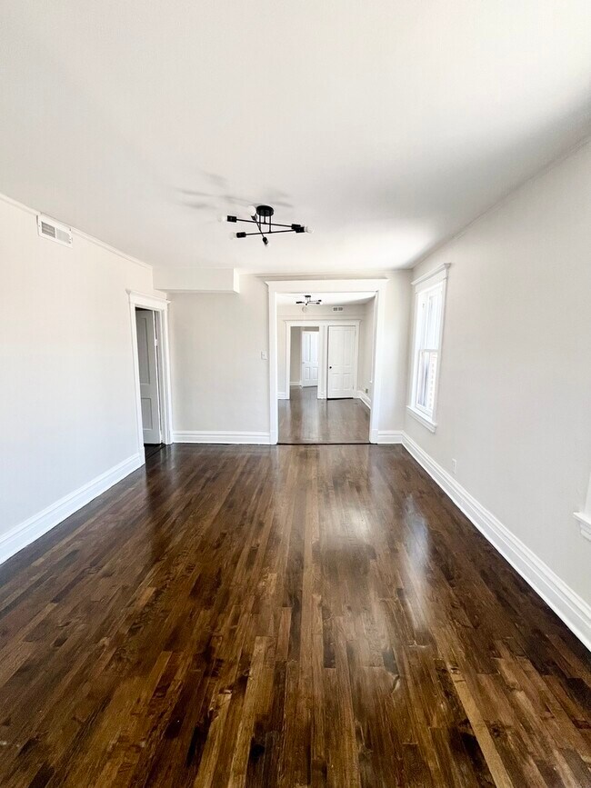 Foto del edificio - 1626 N California Ave