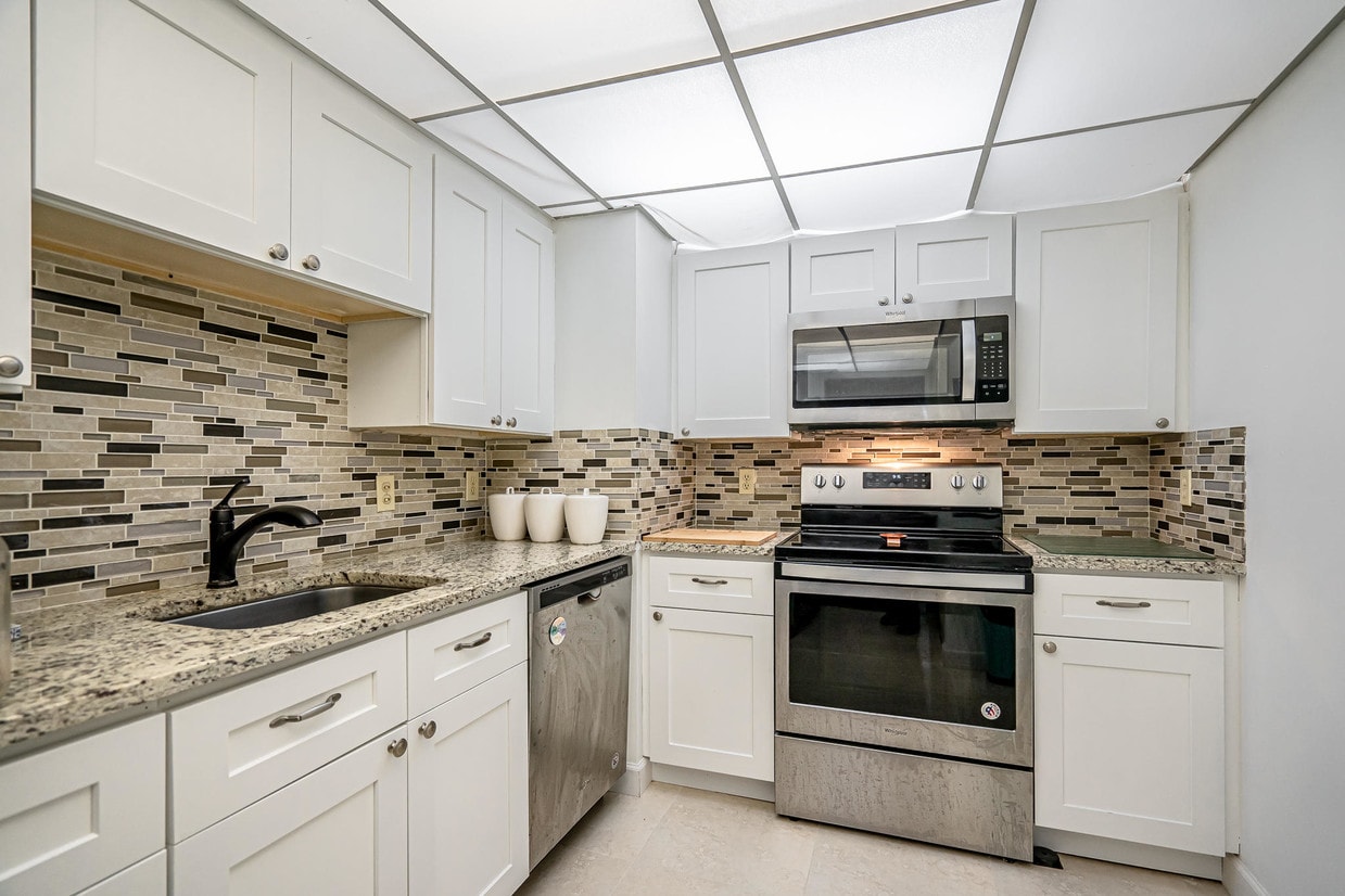 Primary Photo - 5600 N Flagler Dr