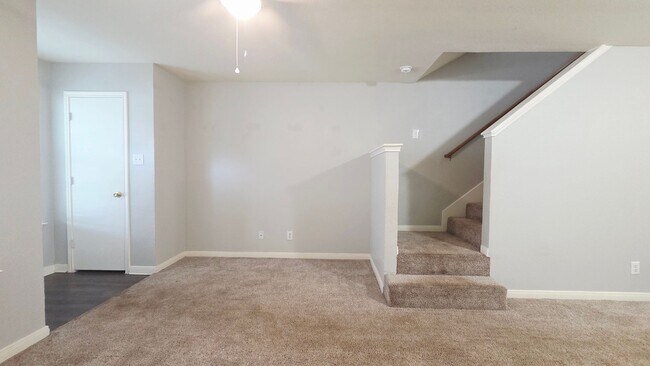 Foto del edificio - Two Bedroom Townhome With Dual Master Bedrooms!