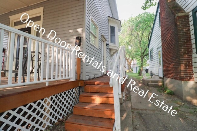 Building Photo - 3201 Fairfield Ave