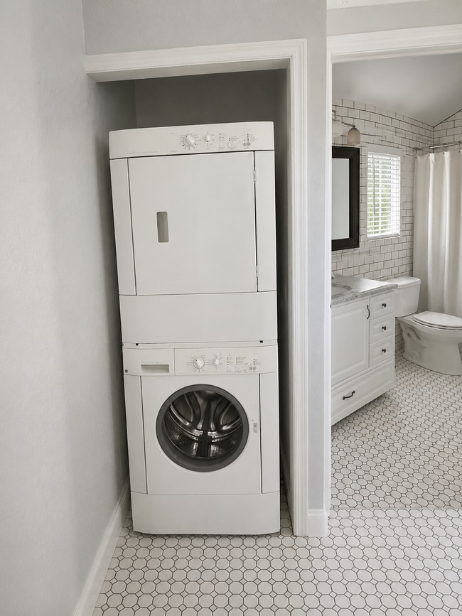 Full size washer and dryer. - 820 Occidental Way