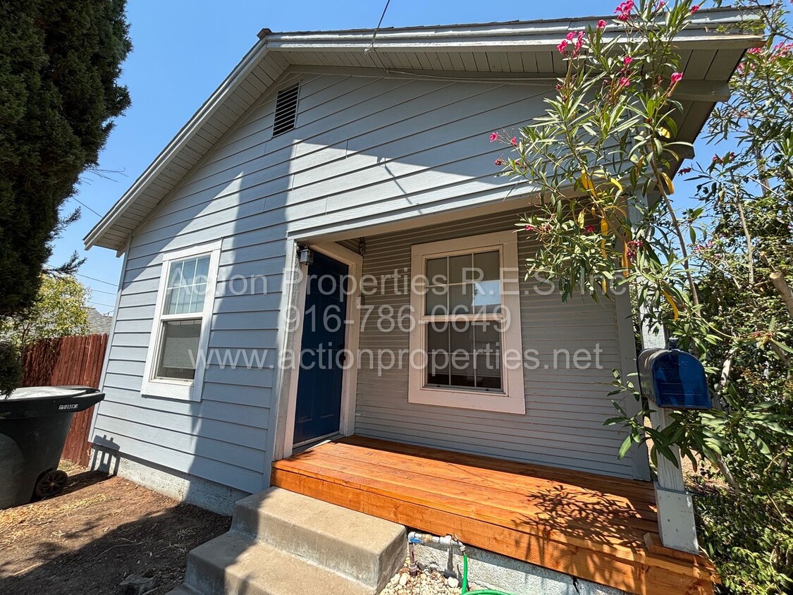 Primary Photo - Updated Cottage - Downtown Roseville - 1 B...