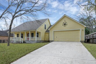 Building Photo - 12102 Mustang Ave