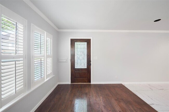 Foto del edificio - 6212 Community Dr