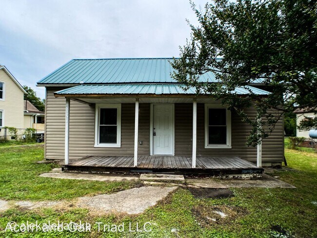 Building Photo - 3 br, 2 bath House - 1021 N Park Ave
