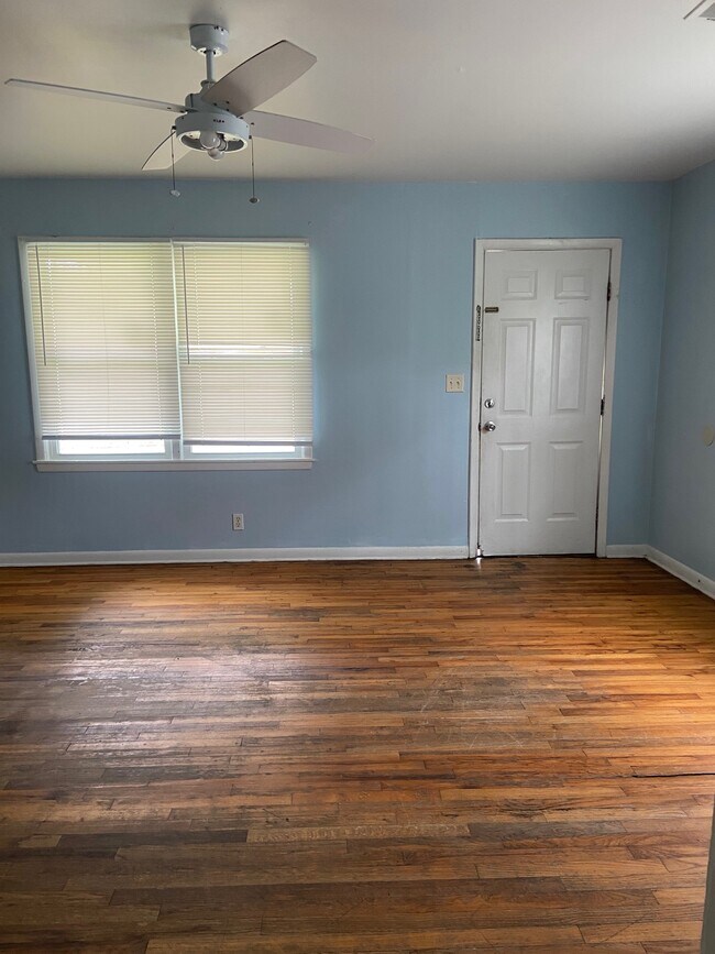 Building Photo - 220 15th Ave SW