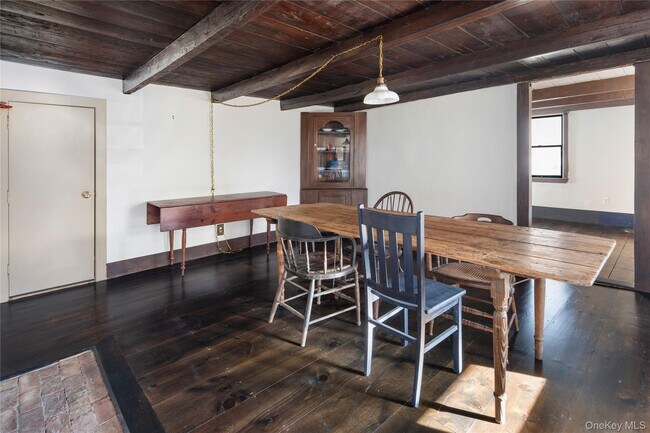 Foto del edificio - 689 S Mountain Rd