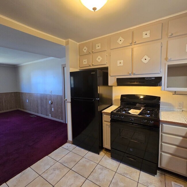 Building Photo - AVAILABLE NOW! 3 Bedroom 2 Bathroom in Batesville Near the Fairgrounds