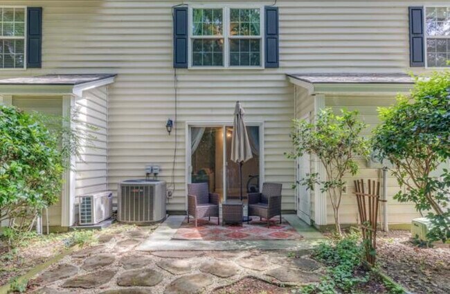 Back patio Level 1 - 5005 Double Fox Rd