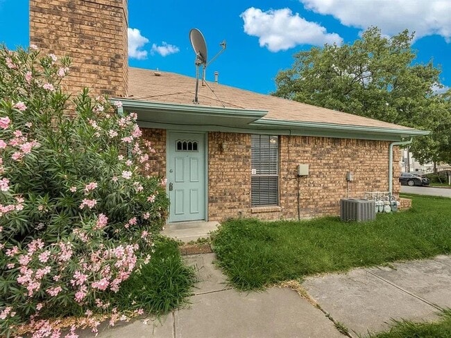 Building Photo - 4033 Evergreen St