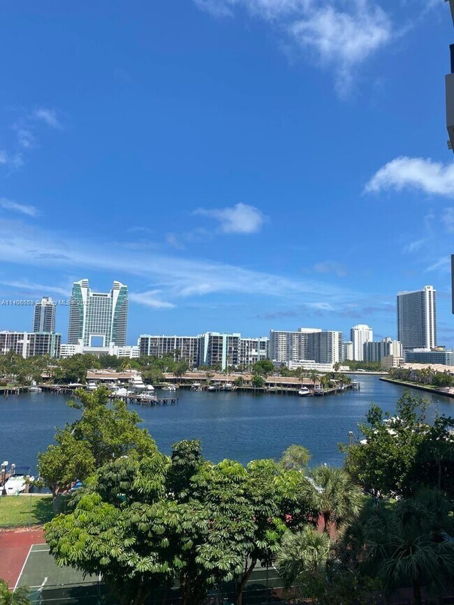 Foto del edificio - 500 Three Islands Boulevard
