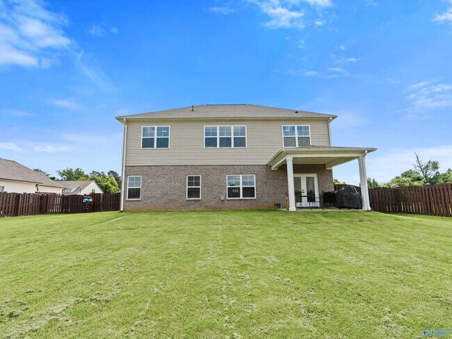 Building Photo - 14725 Commonwealth Dr