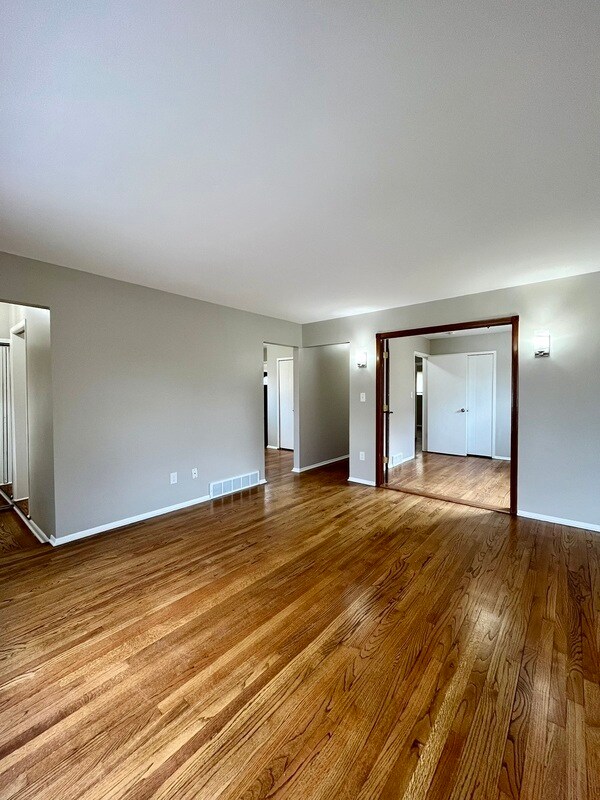 Foto del edificio - 969 Harrison Blvd