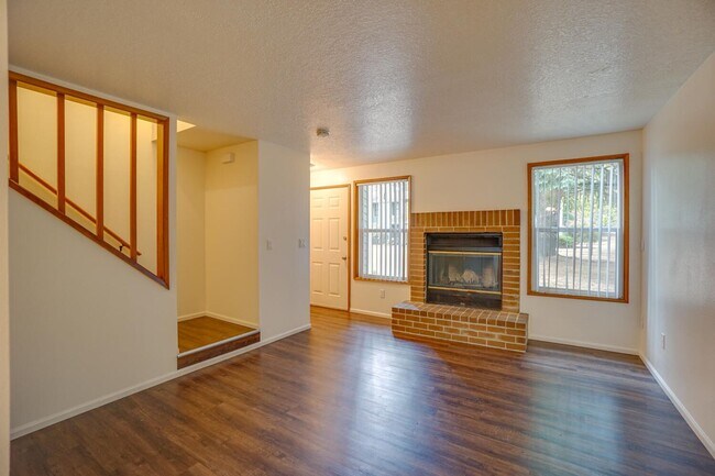 Foto del edificio - "First Month Half Off " Fanno Creek Condo - Lovely Condo in Heart of Tigard