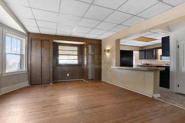 Building Photo - 1824 Burwell Ave