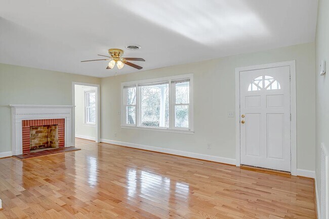 Foto del edificio - 3245 Kings Ln