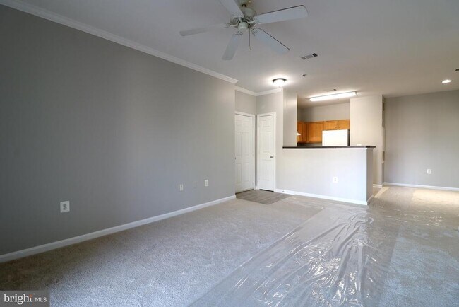 Foto del edificio - 5117 Travis Edward Way