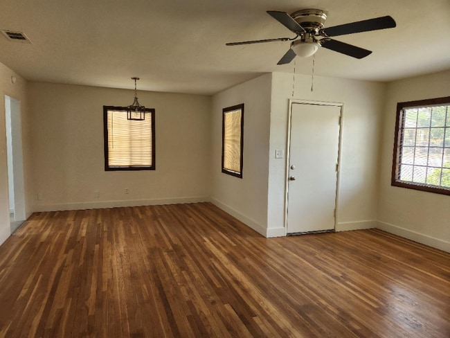 Foto del edificio - 261 N Larson St