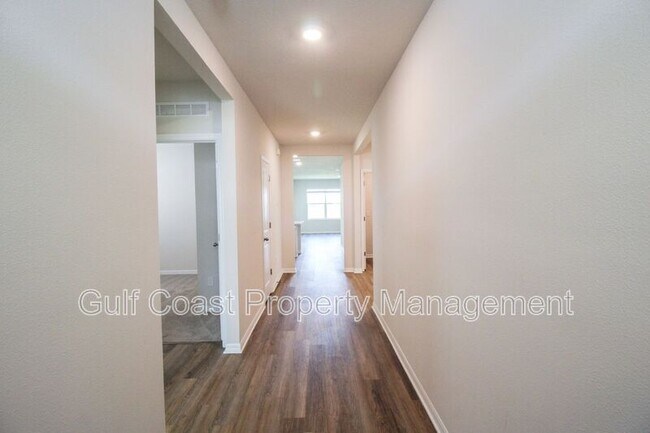 Foto del edificio - 18121 Metado Pl