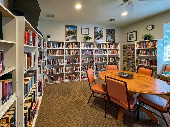 Foto del edificio - 6813 Satinleaf Rd S