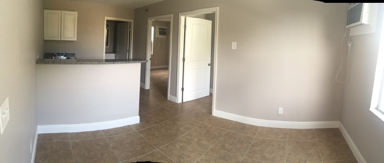 Sala de estar - 6682 5th Ave N