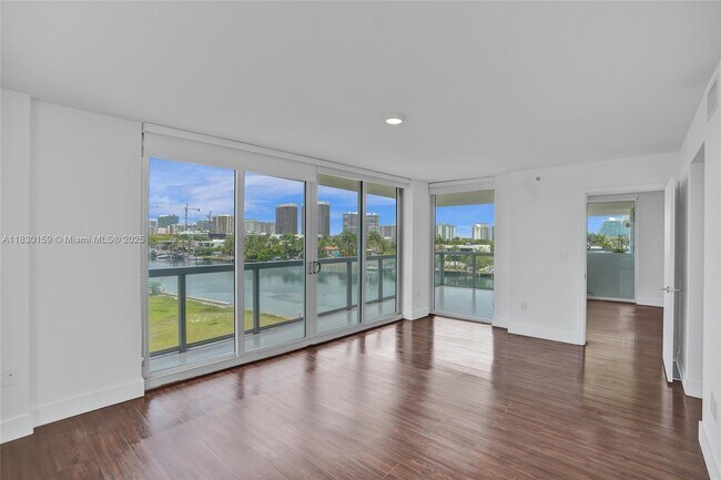 Foto del edificio - 9261 E Bay Harbor Dr
