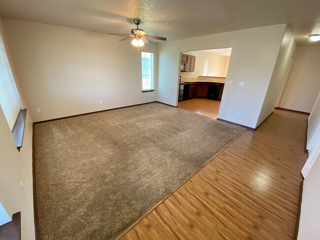 Building Photo - Well-Built 3 Bedroom Home for Rent!