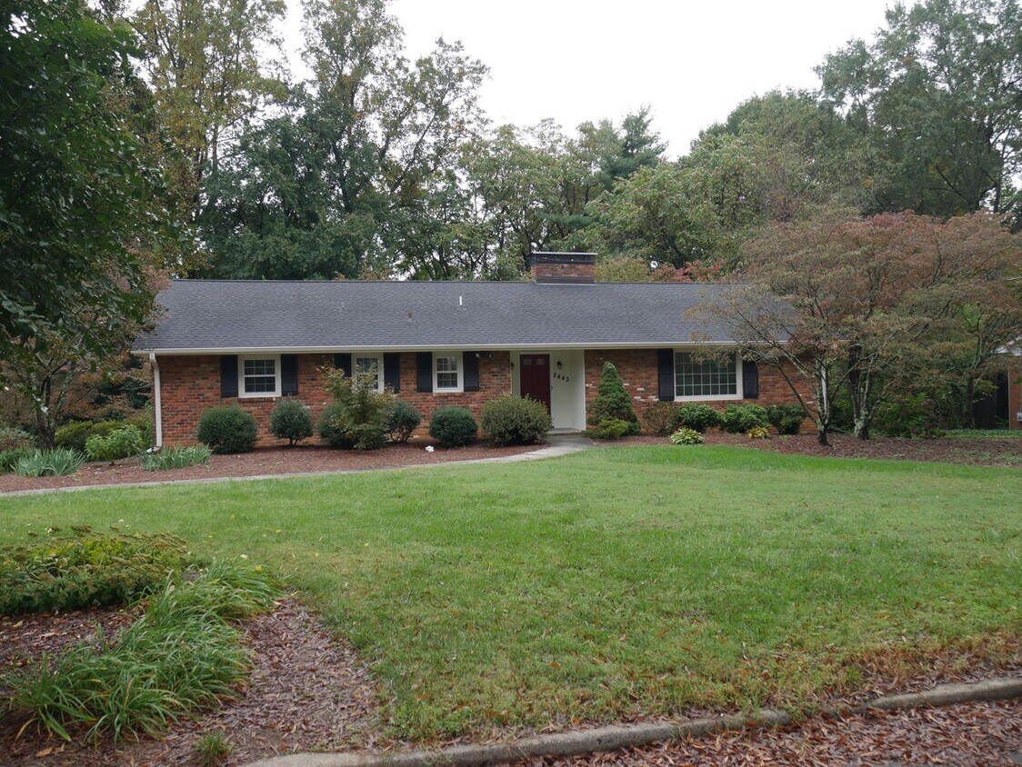 Foto principal - 2443 Greenwich Rd